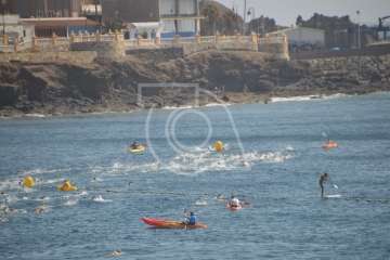  Cristo Cárdenes e Iria Otero, vencedores de la XVI Travesía a Nado de Salinetas (Foto TA)
